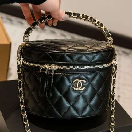 Chanel Black Bag 17.5x11x12cm