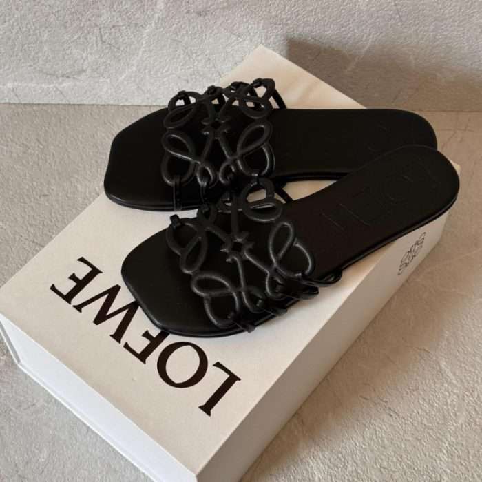 LOEWE’s Anagram Black