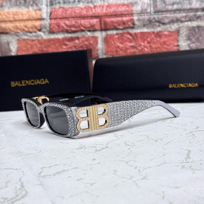 Women's Dynasty Rectangle Sunglasses in Black