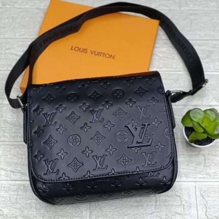 Louis Vuitton Men's Crossbody Messenger Bag 24cm Plain Black