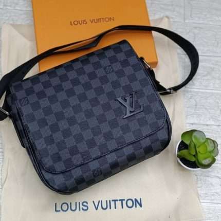 Louis Vuitton Men's Crossbody Messenger Bag 24cm Checkered Black